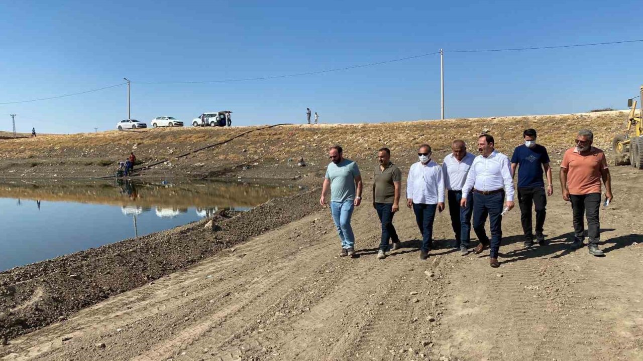 Mardin’de kuruyan gölette temizlik ve ıslah çalışması