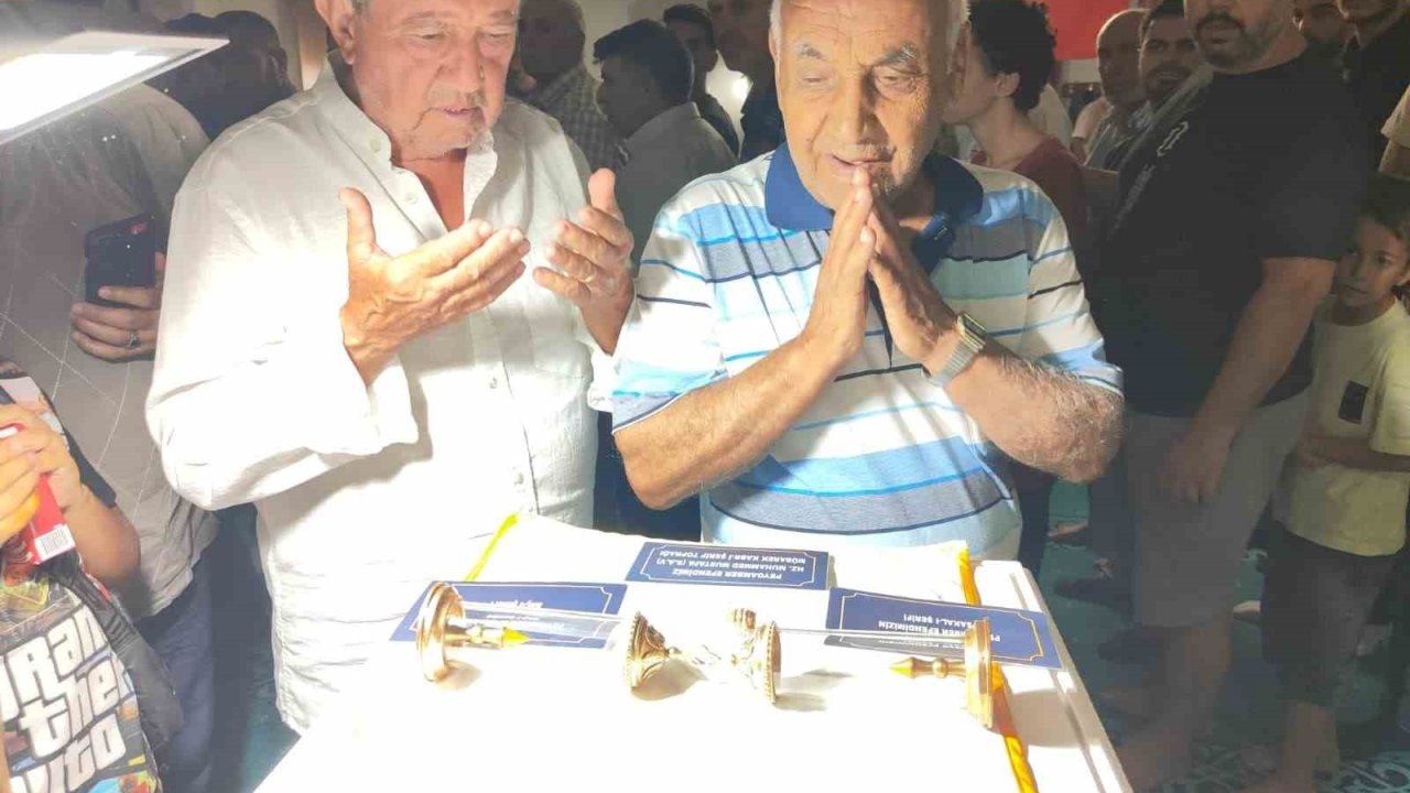 Kuşadası’nda mukaddes emanetler ziyarete açıldı