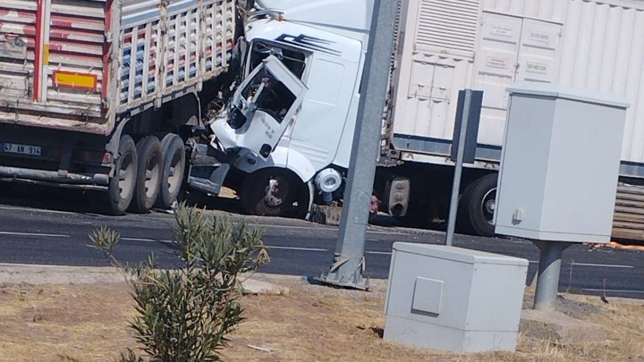 Diyarbakır’da iki tır çarpıştı: 2 yaralı