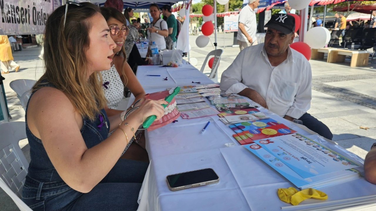 Sağlık sokağa indi