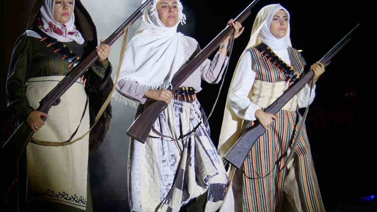 Milli mücadele kıyafetleri sergilendi