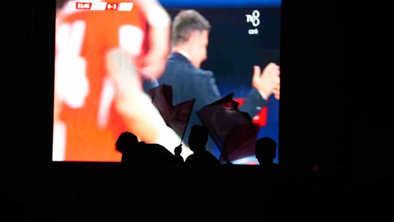 Kırıkkaleliler, A Milli Takım’ın galibiyet sevincini meydanda yaşadı