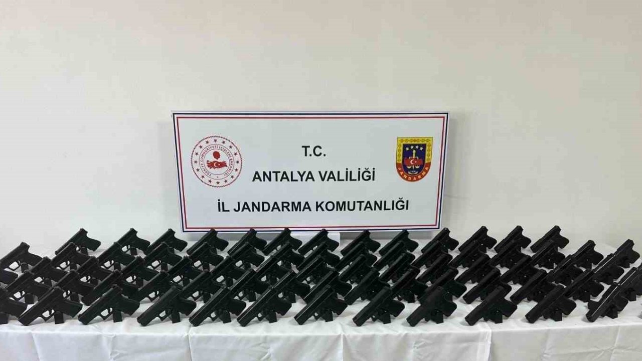 Kepez’de kaçak silah operasyonu: 72 tabanca ele geçirildi
