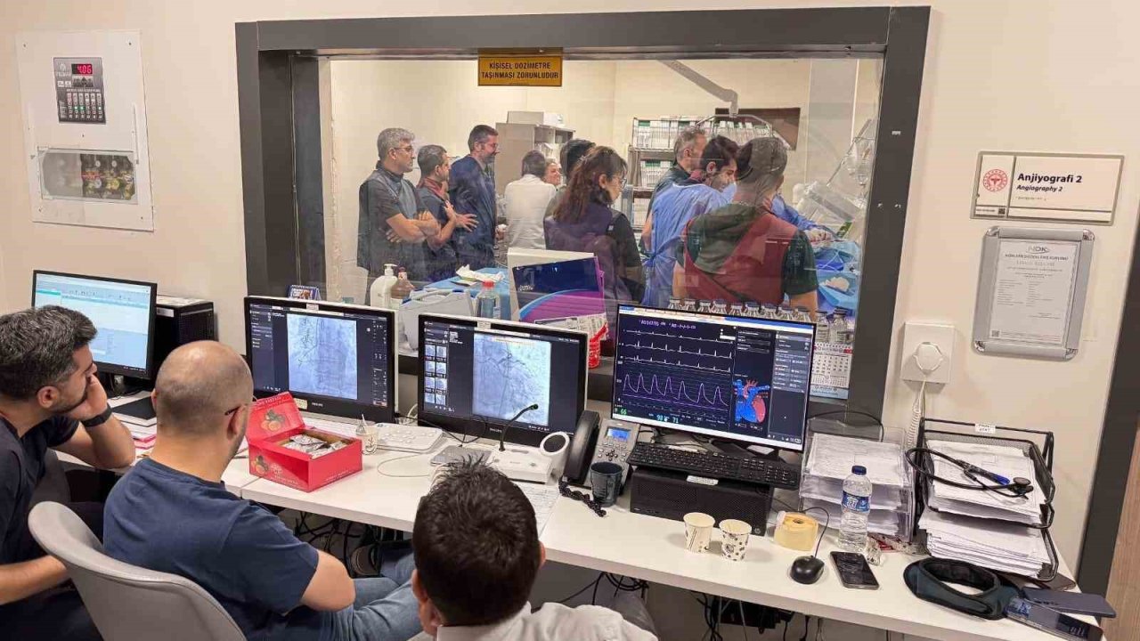 Kütahya Şehir Hastanesi Kardiyoloji Kliniğinde yüksek riskli işlemler başarıyla gerçekleşti