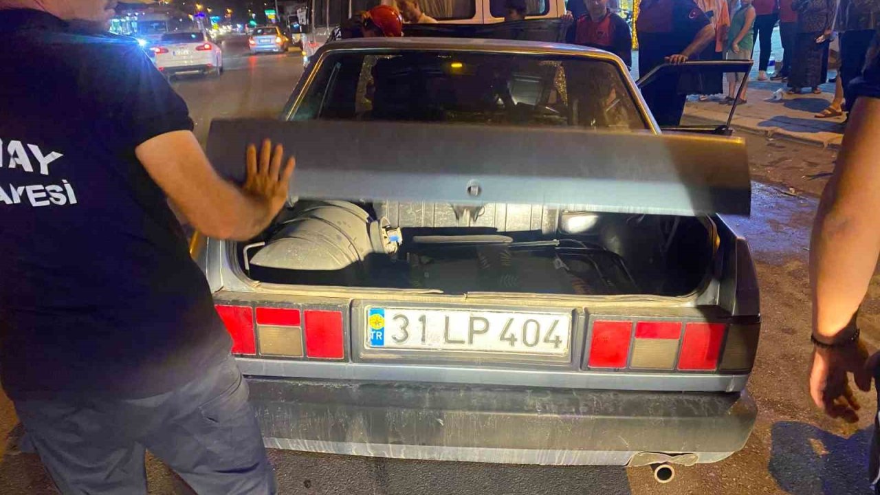 TOFAŞ’ın hurdaya döndüğü kazada 4 kişi yaralandı