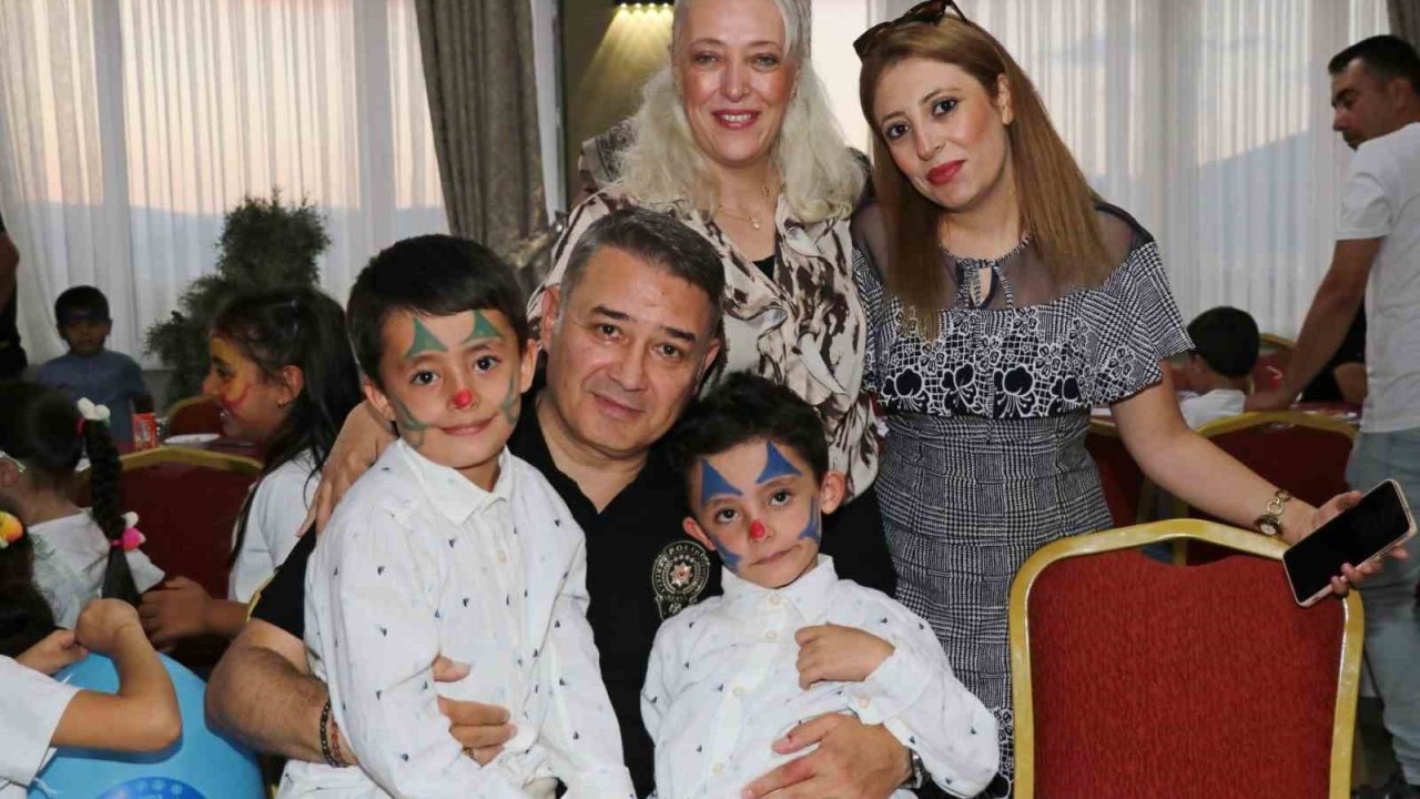 Uyum programına başlayan öğrencilere, polis evinde motivasyon programı