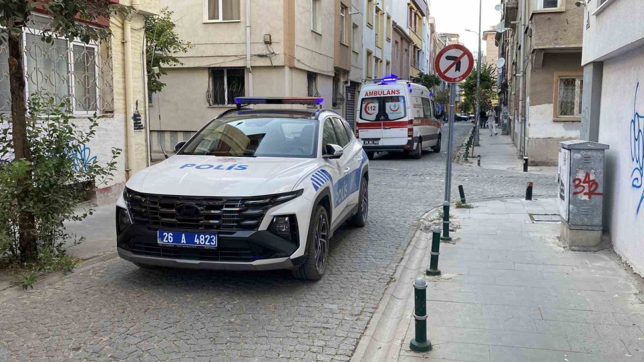 Daireden yayılan ağır koku ekipleri harekete geçirdi