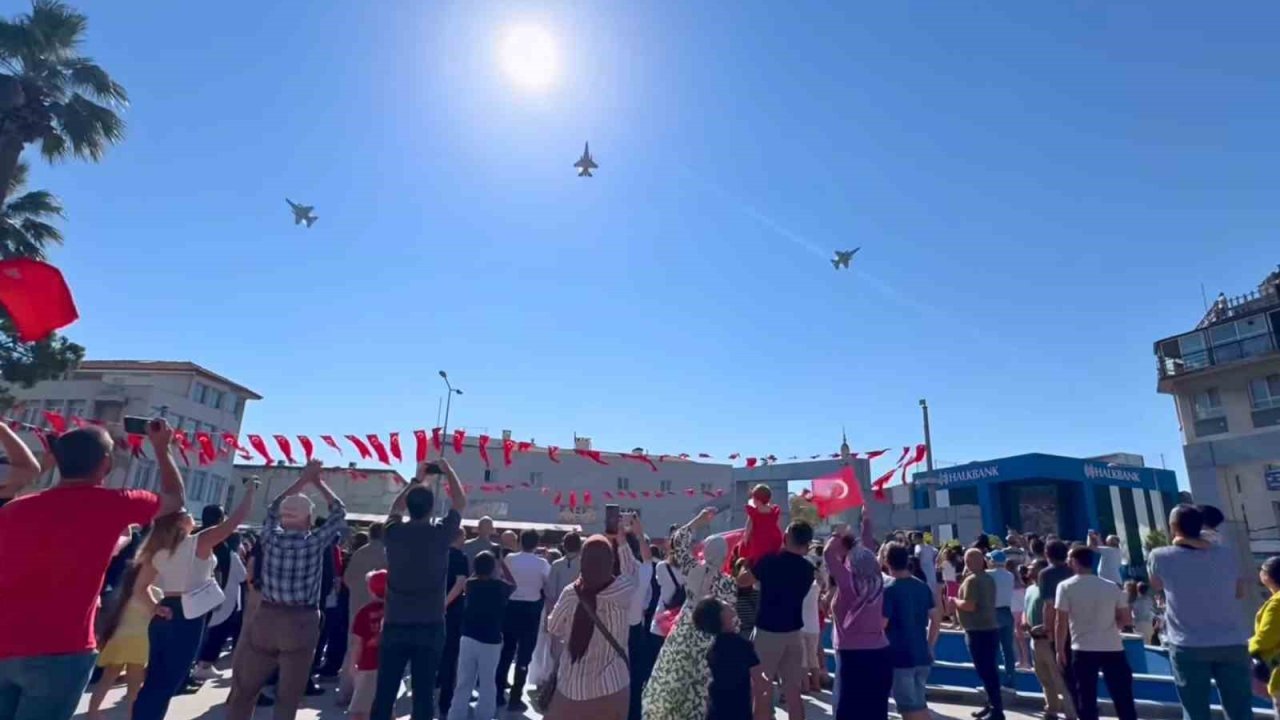 Söke’de hava kuvvetleri uçaklarının gösteri uçuşu gurur yaşattı