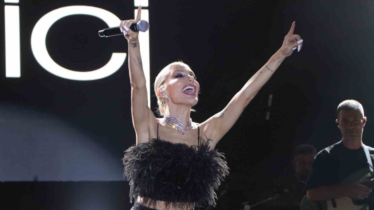 İrem Derici Sökelileri coşturdu