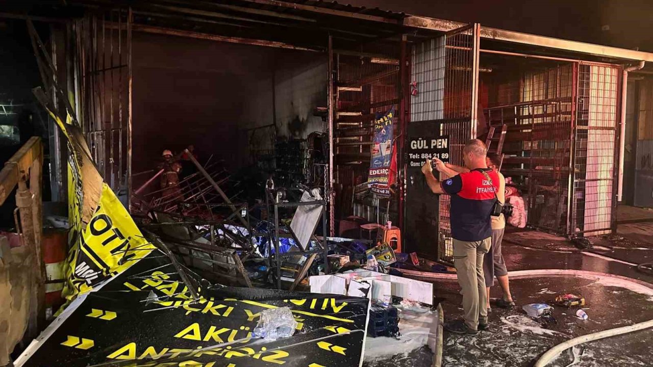 İzmir’de sanayi sitesinde yangın: 3 iş yeri kül oldu