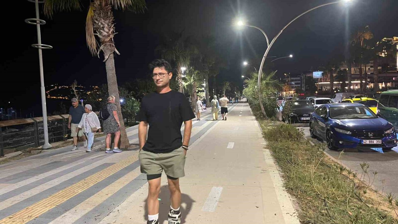 Alanya’da sahilde kaybolan çocuk, patenci Rus kadın sayesinde bulundu