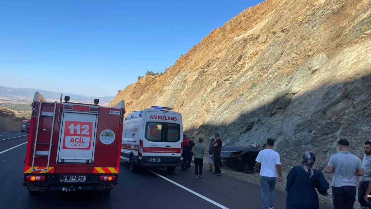 Bingöl’de otomobil takla attı: 3 yaralı