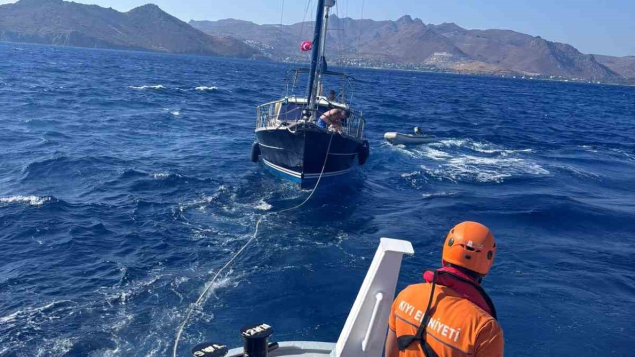 Bodrum’da dümen arızası yapan tekne KIYEM ekiplerince kurtarıldı