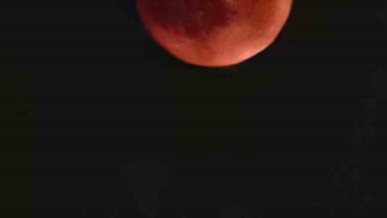 Kocaeli’de ’Kanlı ay’ tutulması ilgi ile izlendi