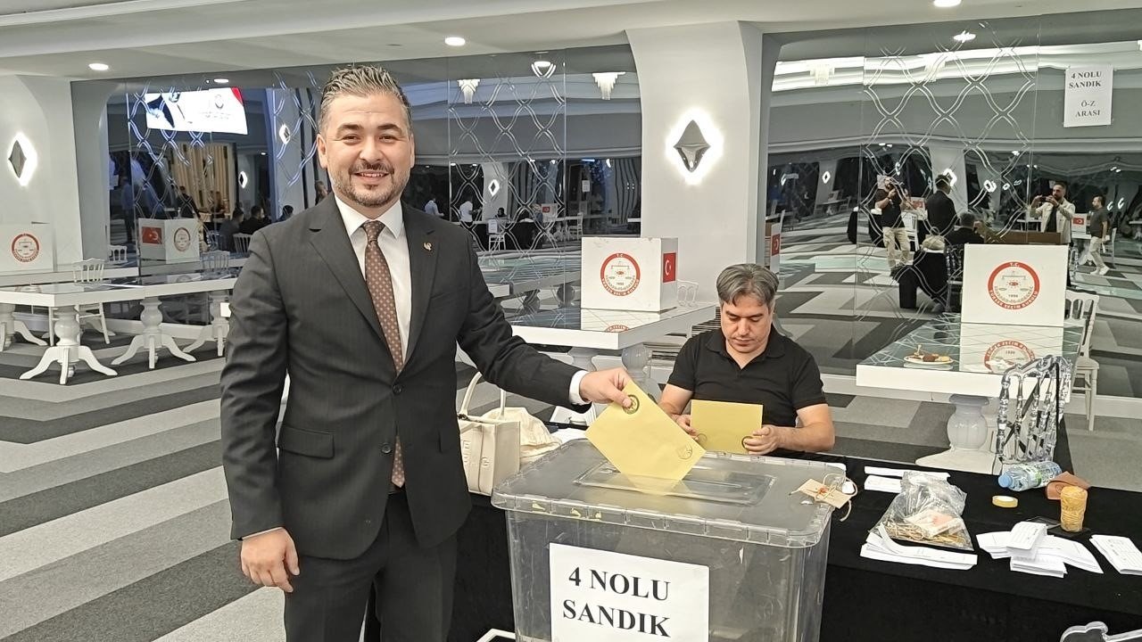 Kayseri Eczacı Odası’nda Uğur Nuri Akın güven tazeledi