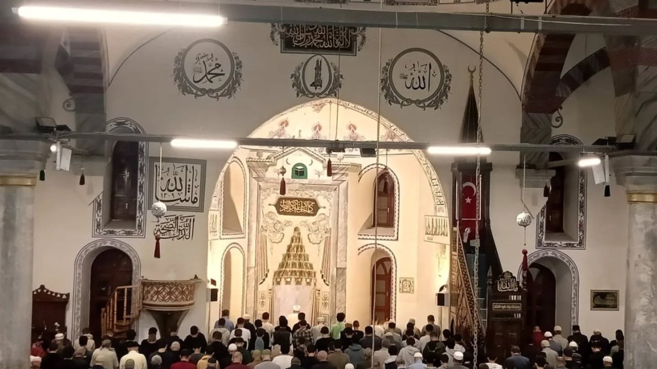 Gençler Mevlid-i Nebi Haftası’nda sabah namazında buluştu