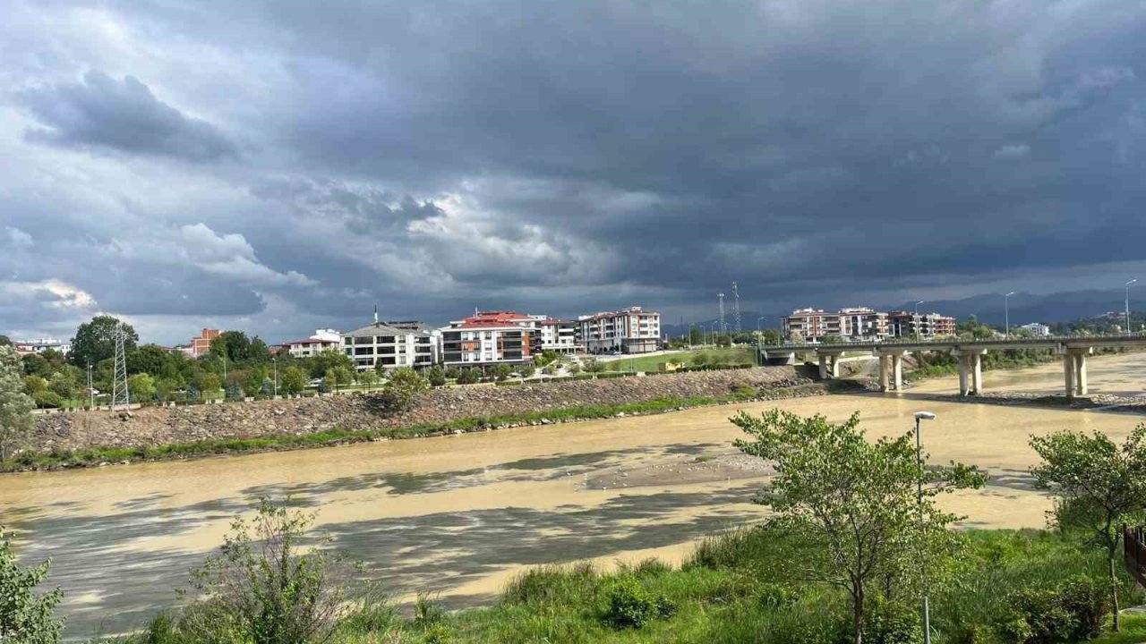 Yağmurdan sonra Yeşilırmak’ta şaşırtan değişim