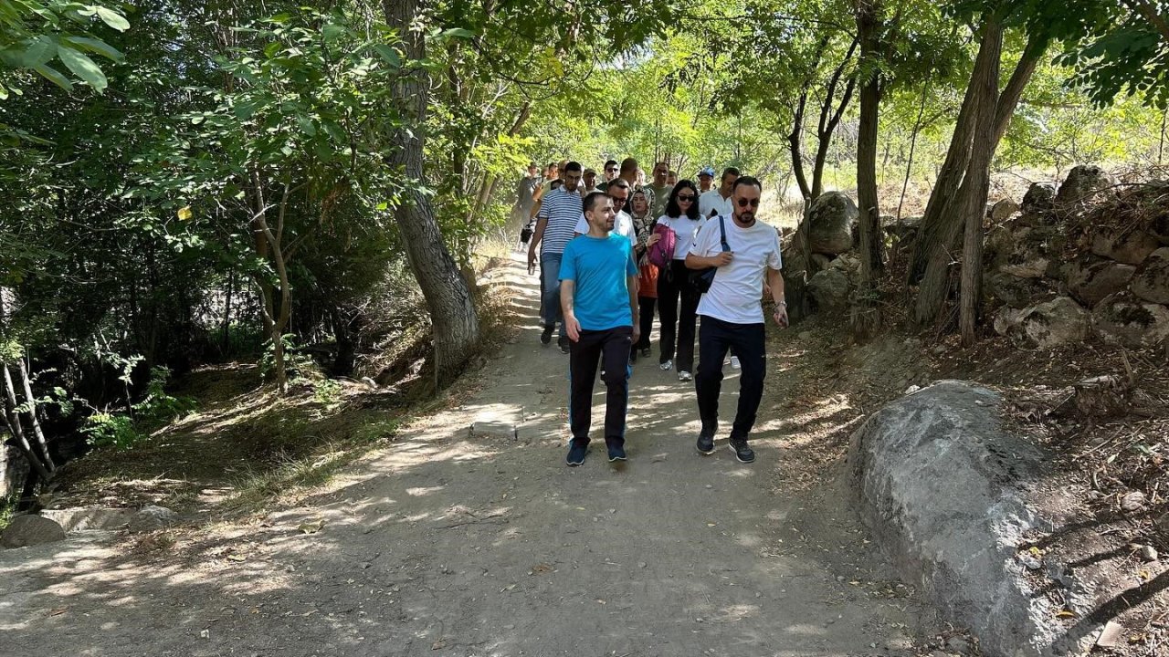 Niğde’de Halk Sağlığı Haftası etkinlikleri kapsamında doğa yürüyüşü