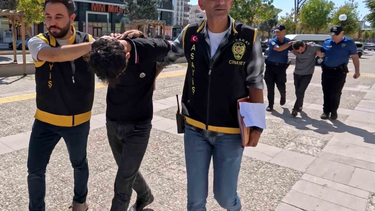 Aksaray’da 2’si polis 4 kişinin yaralandığı olayda gözaltına alınan baba ve oğlu serbest kaldı