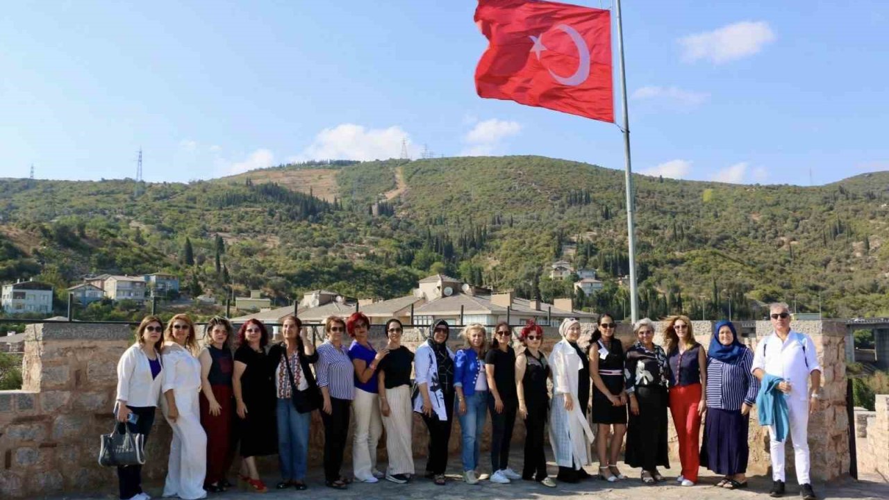 Kocaeli’nin kadın muhtarları yüzlerce yıllık tarihi yapıları gezdi