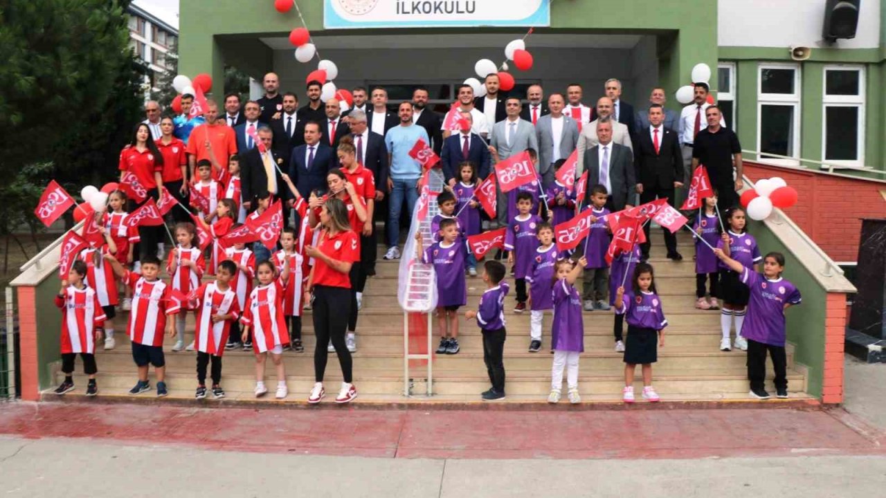 Samsunspor’dan tüm 1. sınıflara kalem ve defter hediyesi