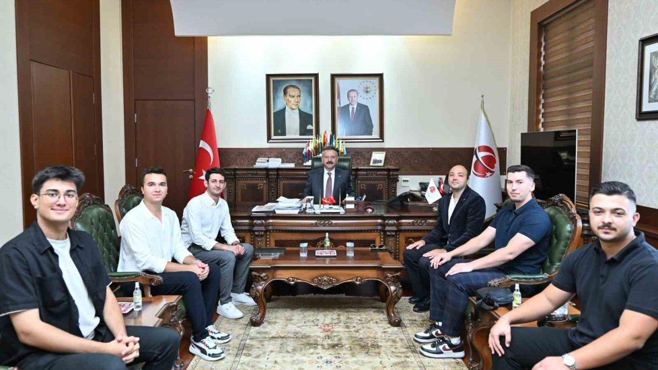 Vali Aksoy, ödüllü Mavera Teknoloji Takımı’nı makamında ağırladı
