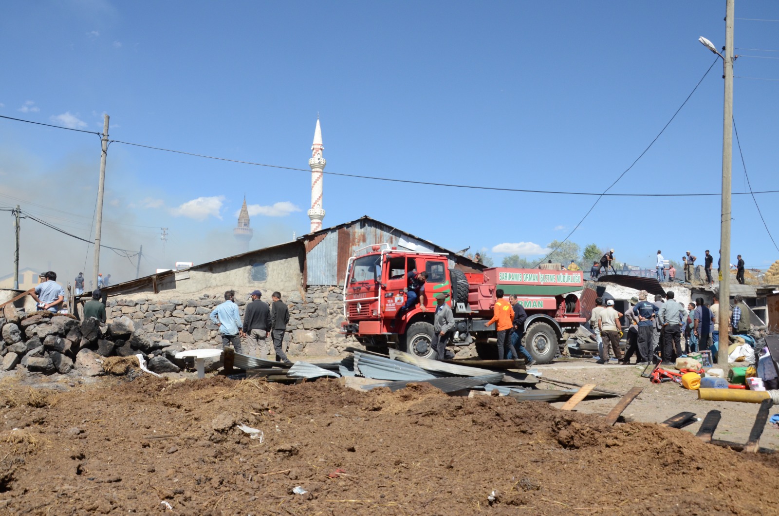 Kars’ta yangın, 2 ev alevlere teslim oldu!