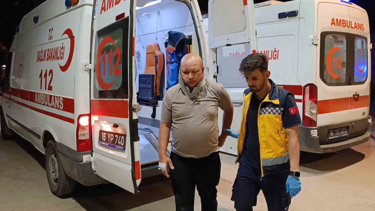 Bursa’da 2 otomobil kafa kafaya çarpıştı: 4 yaralı
