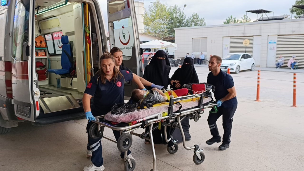 Bursa’da 3. kattan düşen çocuk ağır yaralandı