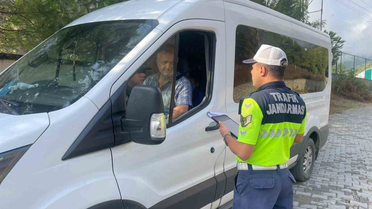 Jandarmadan okul servis araçlarına denetim