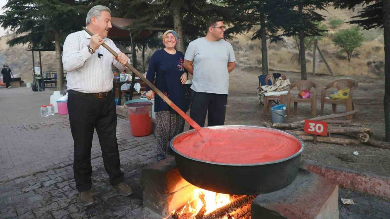 Melikgazi Belediyesi Salça Kaynatma Günleri rekor katılımla sona erdi