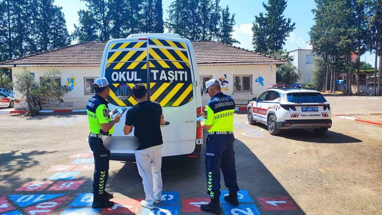 Jandarma ekipleri okul servislerini denetledi