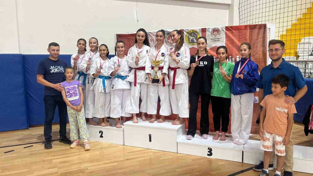 Kütahya karate ligi ilk ayağı Tavşanlı’da gerçekleşti