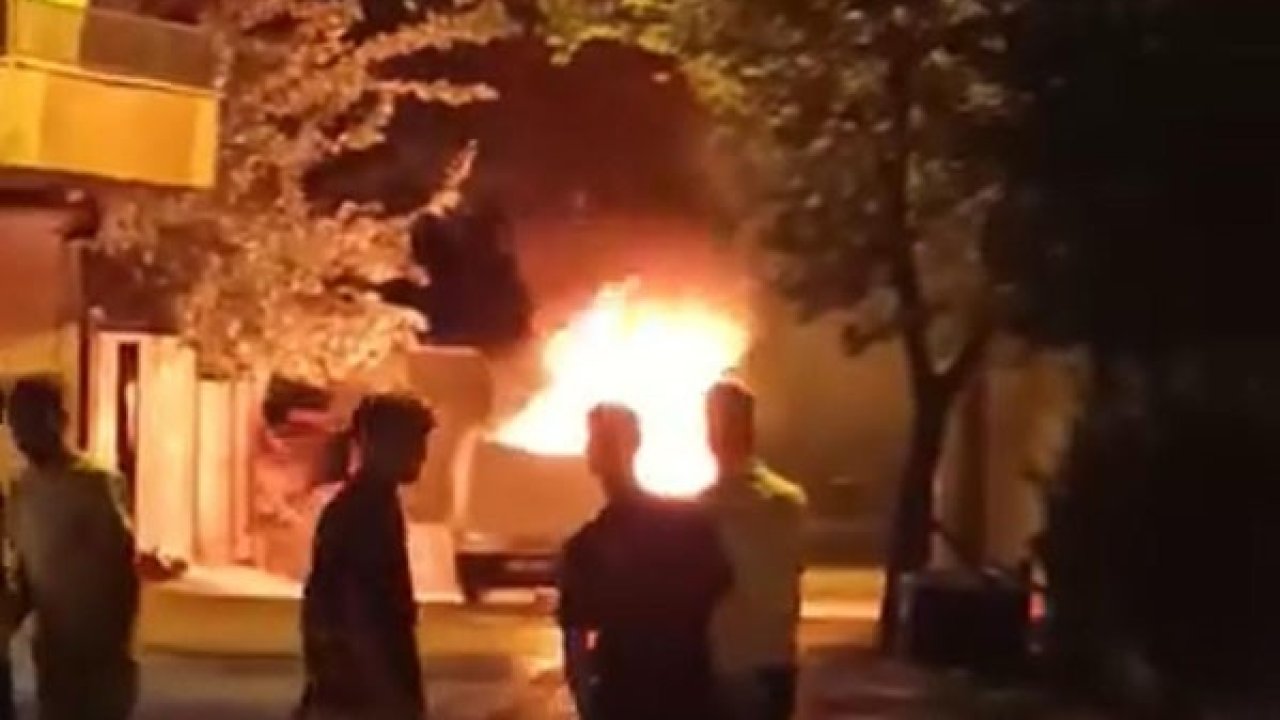 Tofaş alev topuna döndü, vatandaşlar yangını film izler gibi izledi