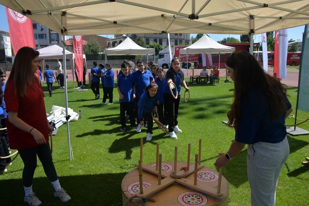 Kars’ta Çocuklar Geleneksel Oyunlarla Buluştu