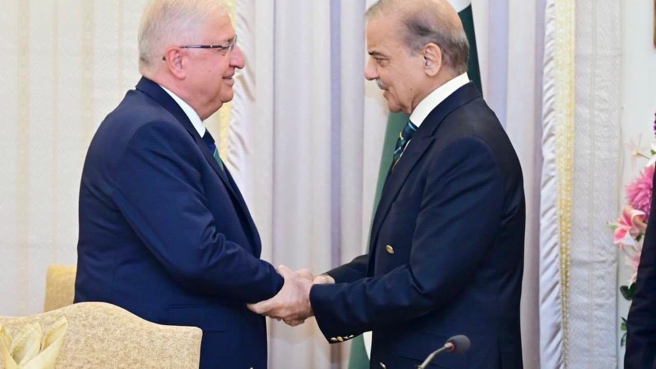 Milli Savunma Bakanı Güler, Pakistan Başbakanı Şerif ile görüştü