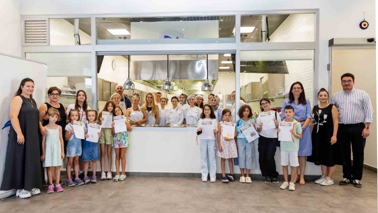 Küçük yaşta mutfakta tasarrufu öğrendiler