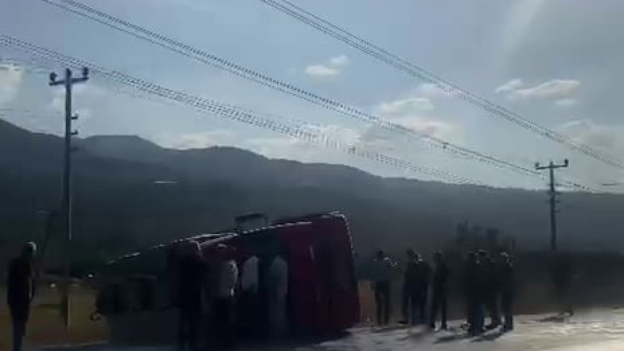 Kontrolden çıkan süt tankeri yan yattı: 3 yaralı