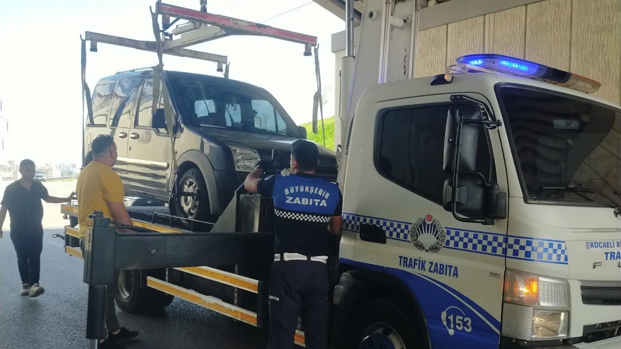 Çocuklarının tedavisine giden aileye zabıtadan yardım eli