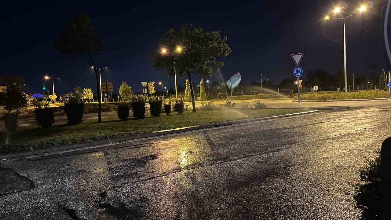 Yola akan su tehlike oluşturuyor