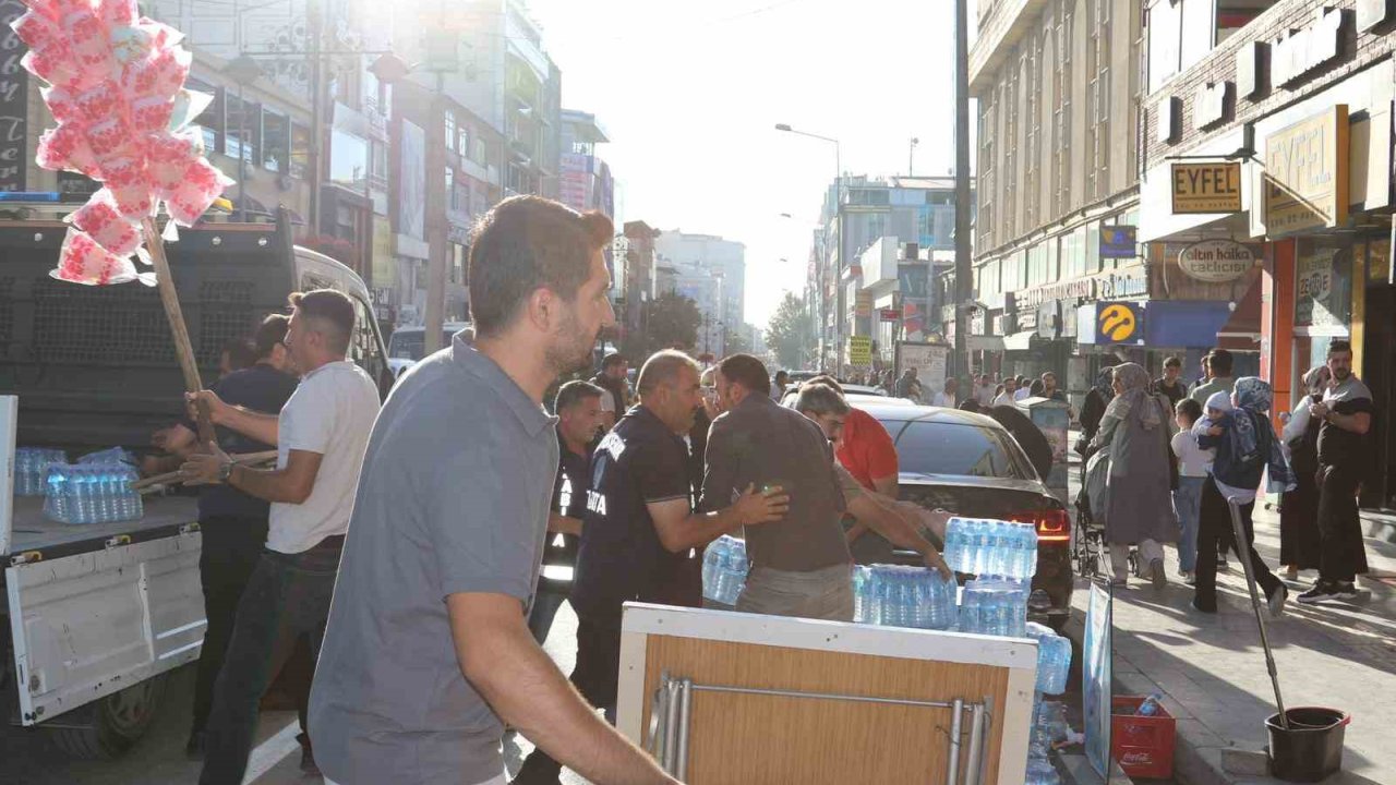 Van Büyükşehir Belediyesi kaldırım işgallerine geçit vermiyor