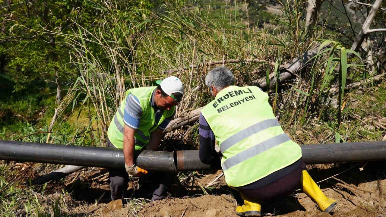 Erdemli Belediyesinden üreticilere 32 bin metre sulama borusu desteği