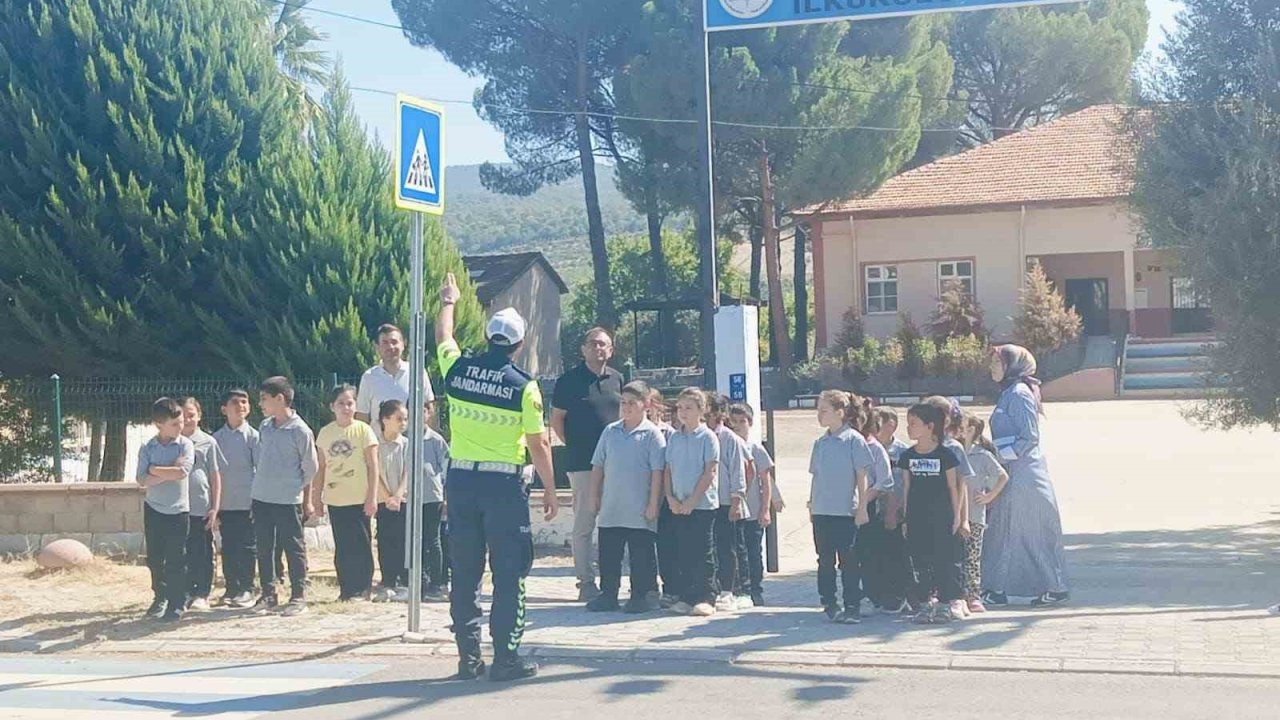 Karacasu’da minik öğrencilere trafik bilinci aşılandı