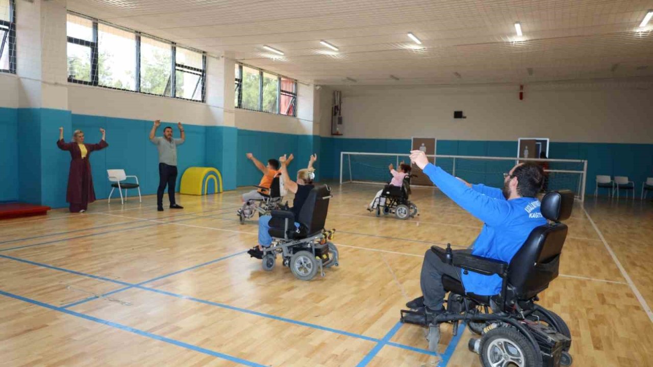 Türkiye’de bir ilk, tekerlekli sandalyeli zeybek takımı