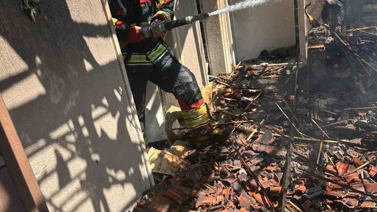 Sındırgı’da ev yangını korkuttu