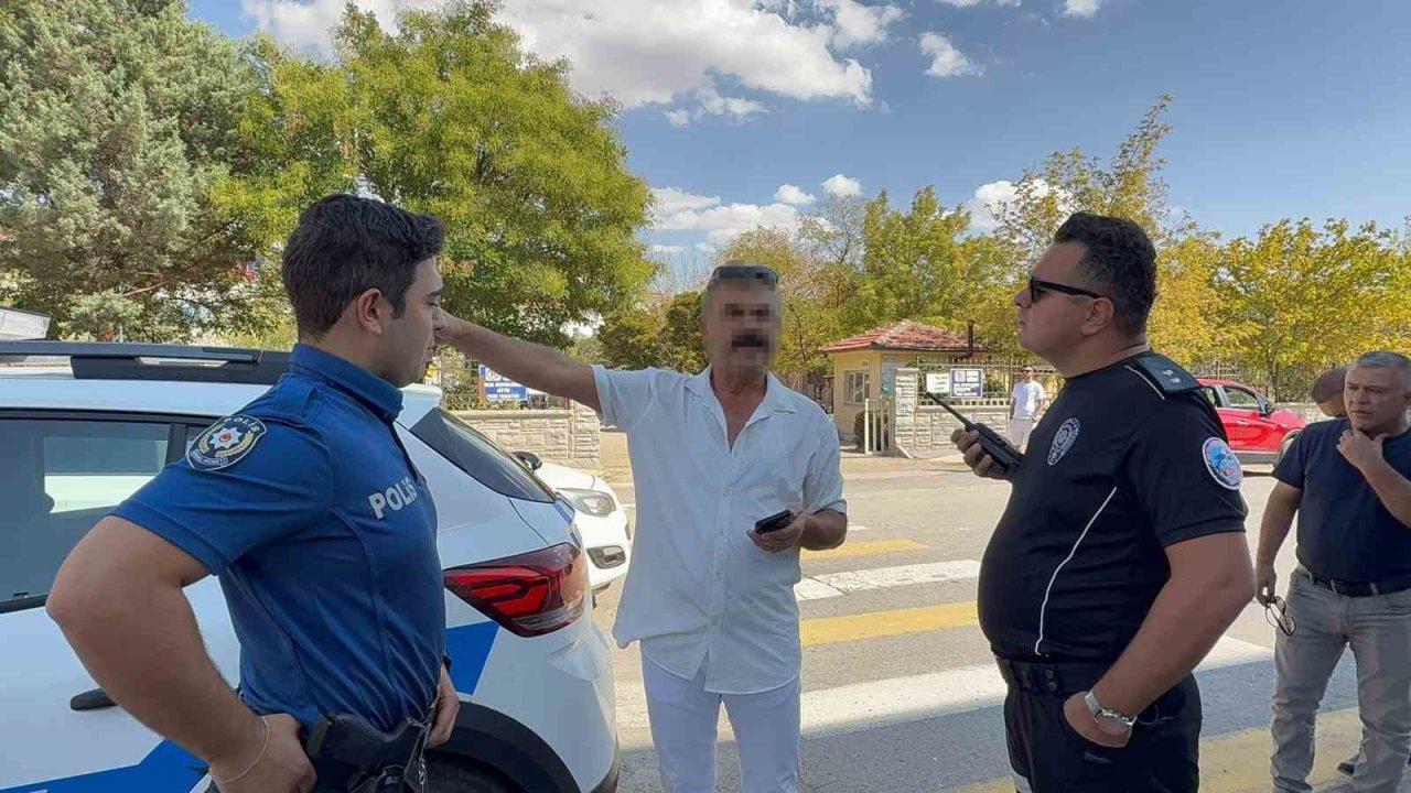 Aksaray’da öğrenci velisi okul müdürünü yumrukladı