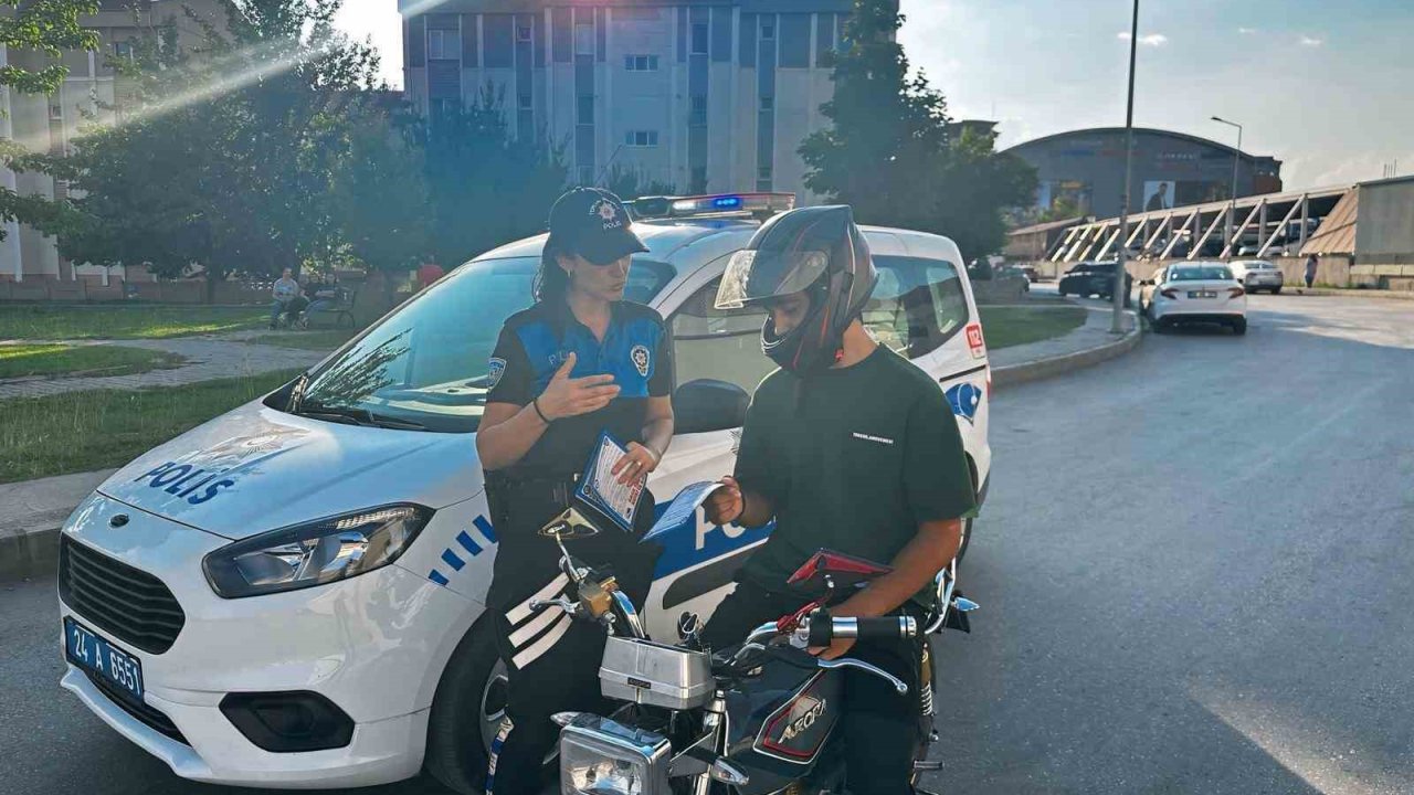 Erzincan’da polislerden sürücülere bilgilendirme
