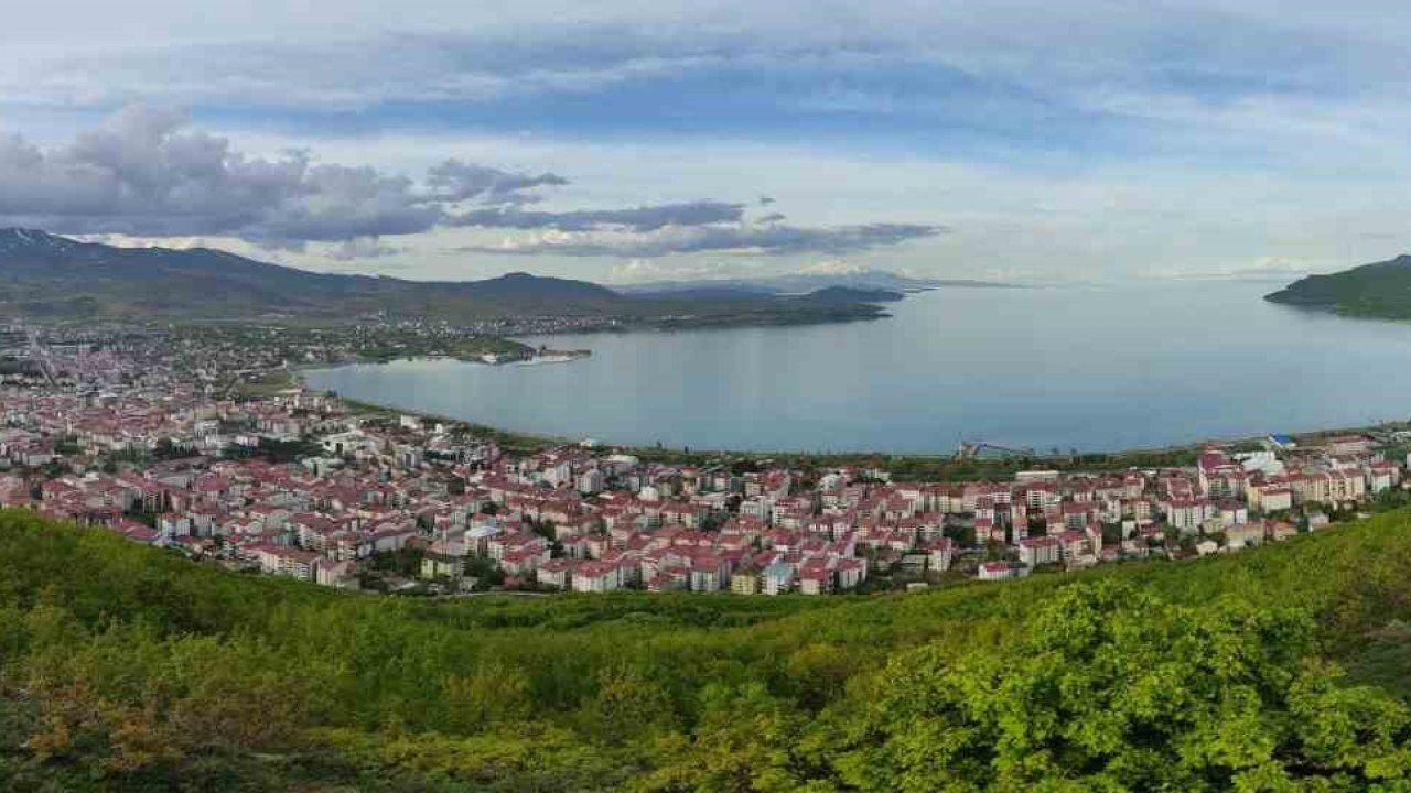 Van Gölü’nde su seviyesi düşüyor