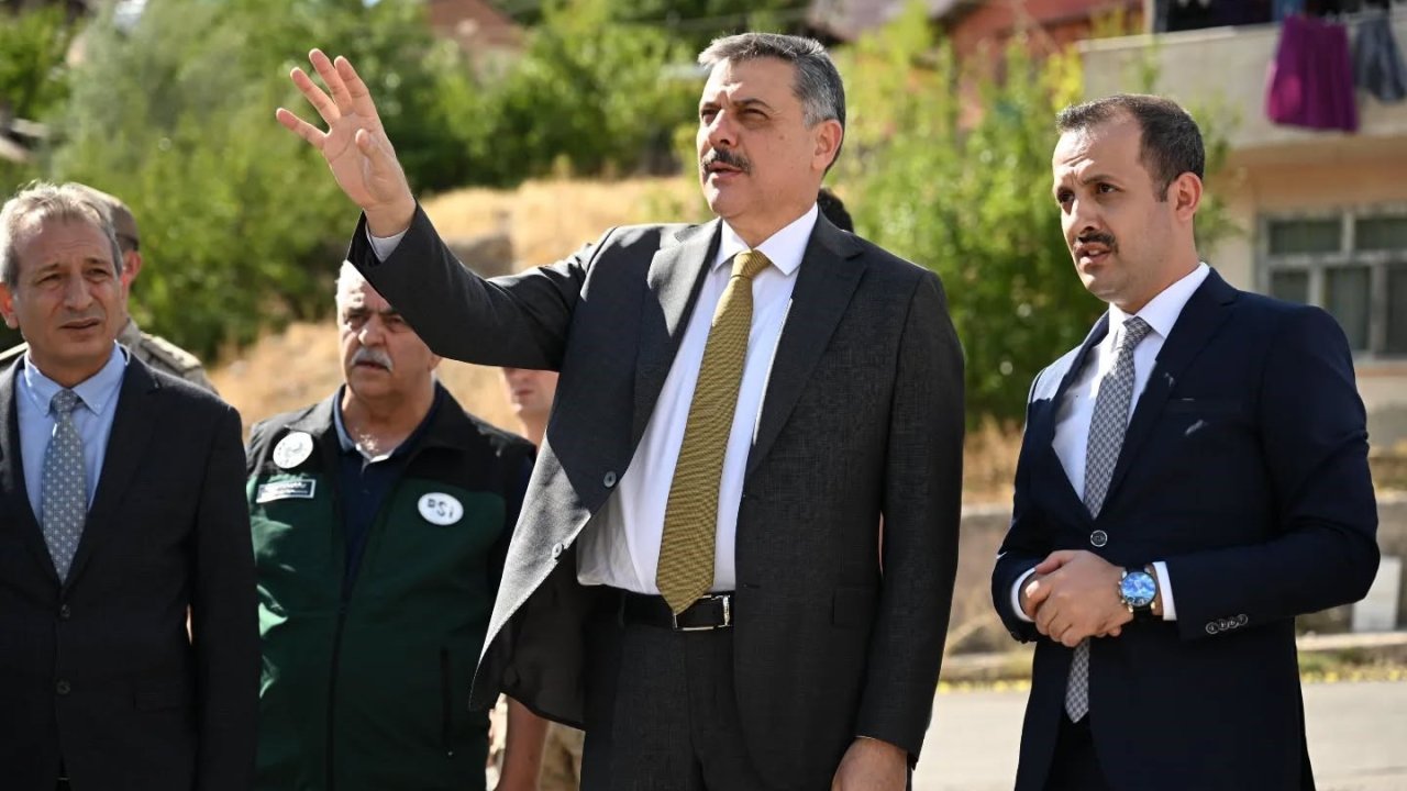 Vali Çiftçi, İspir’de heyelan bölgesinde incelemelerde bulundu