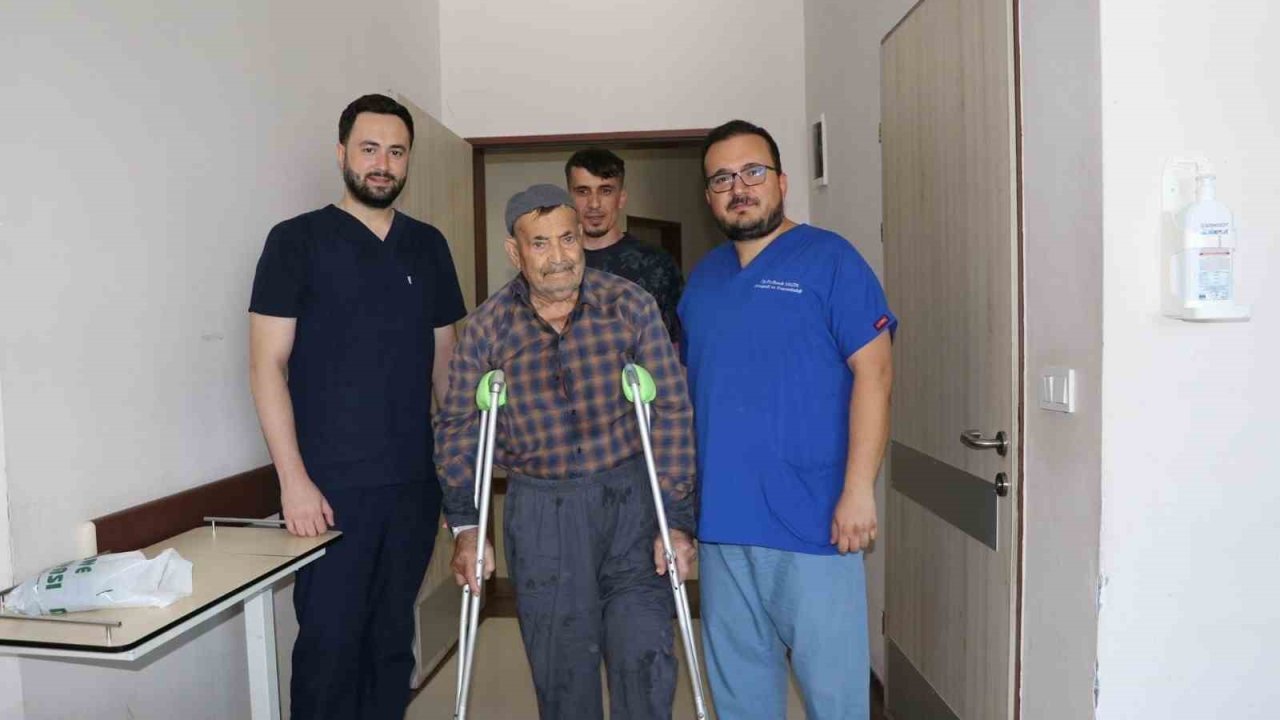 Bingöl’de iki aşamalı diz protezi revizyon ameliyatı gerçekleştirildi